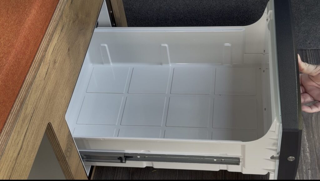 Die Kühlbox im Alpin Camper Kia PV5